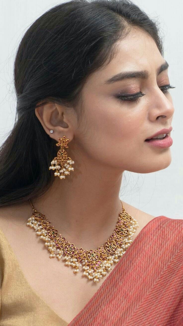 Sagara Sindhu Look Diamond Gold Necklace set